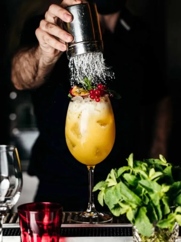 Miss Kō - Préparation d'un cocktail dans le restaurant Miss Kō